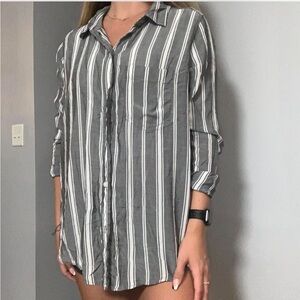 Women’s American Eagle Button-Up